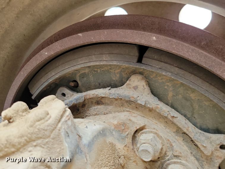 image for item OH9320 1994 Peterbilt 377 truck cab and chassis