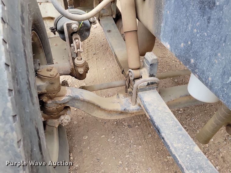 image for item OH9320 1994 Peterbilt 377 truck cab and chassis