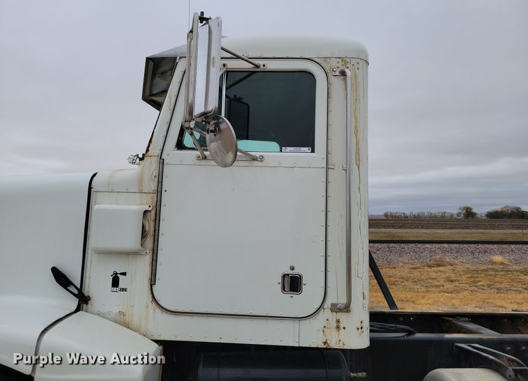image for item OH9320 1994 Peterbilt 377 truck cab and chassis