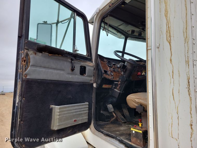 image for item OH9320 1994 Peterbilt 377 truck cab and chassis