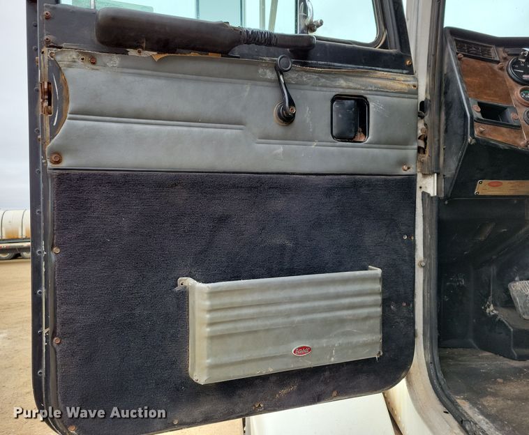 image for item OH9320 1994 Peterbilt 377 truck cab and chassis