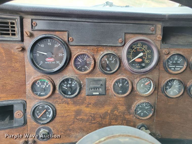 image for item OH9320 1994 Peterbilt 377 truck cab and chassis