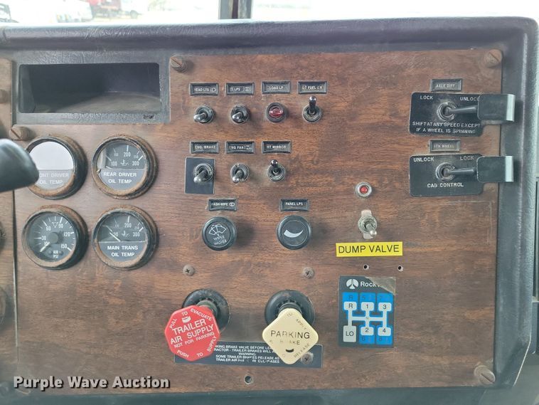 image for item OH9320 1994 Peterbilt 377 truck cab and chassis