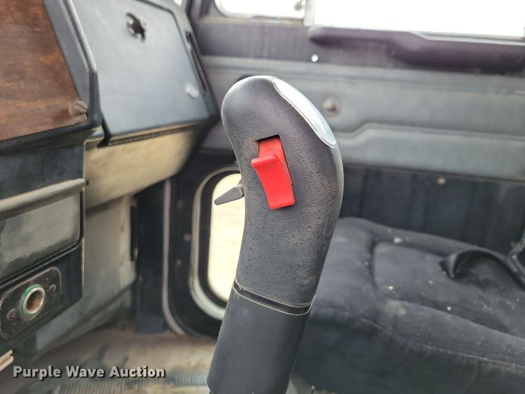 image for item OH9320 1994 Peterbilt 377 truck cab and chassis