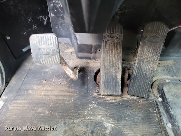 image for item OH9320 1994 Peterbilt 377 truck cab and chassis