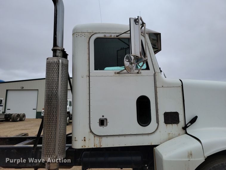 image for item OH9320 1994 Peterbilt 377 truck cab and chassis