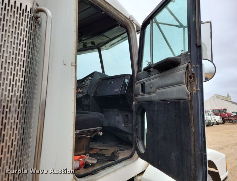 image for item OH9320 1994 Peterbilt 377 truck cab and chassis