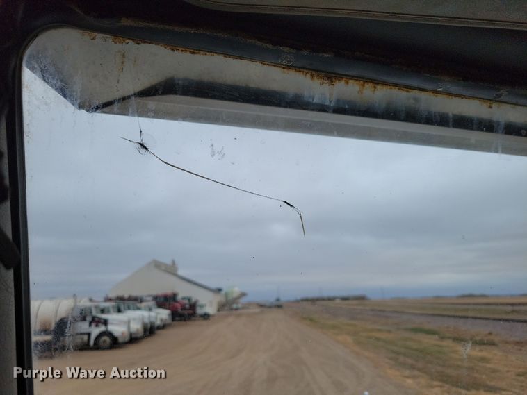 image for item OH9320 1994 Peterbilt 377 truck cab and chassis