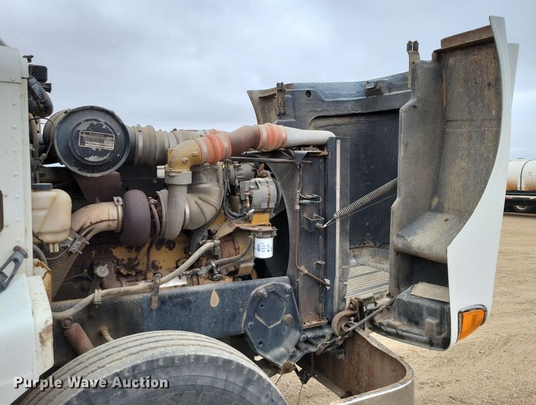 image for item OH9320 1994 Peterbilt 377 truck cab and chassis