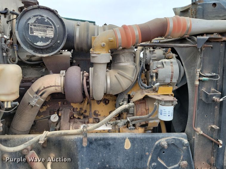 image for item OH9320 1994 Peterbilt 377 truck cab and chassis