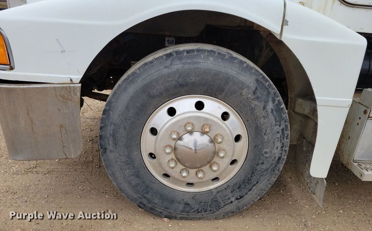 image for item OH9320 1994 Peterbilt 377 truck cab and chassis