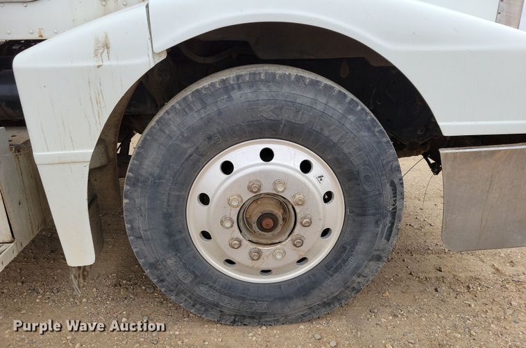 image for item OH9320 1994 Peterbilt 377 truck cab and chassis