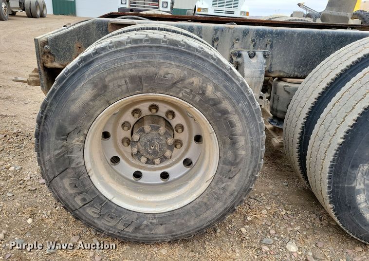 image for item OH9320 1994 Peterbilt 377 truck cab and chassis