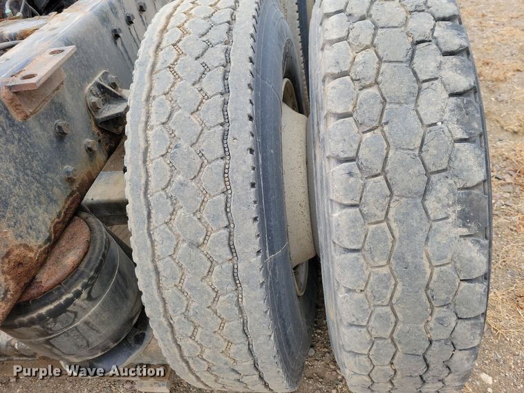 image for item OH9320 1994 Peterbilt 377 truck cab and chassis