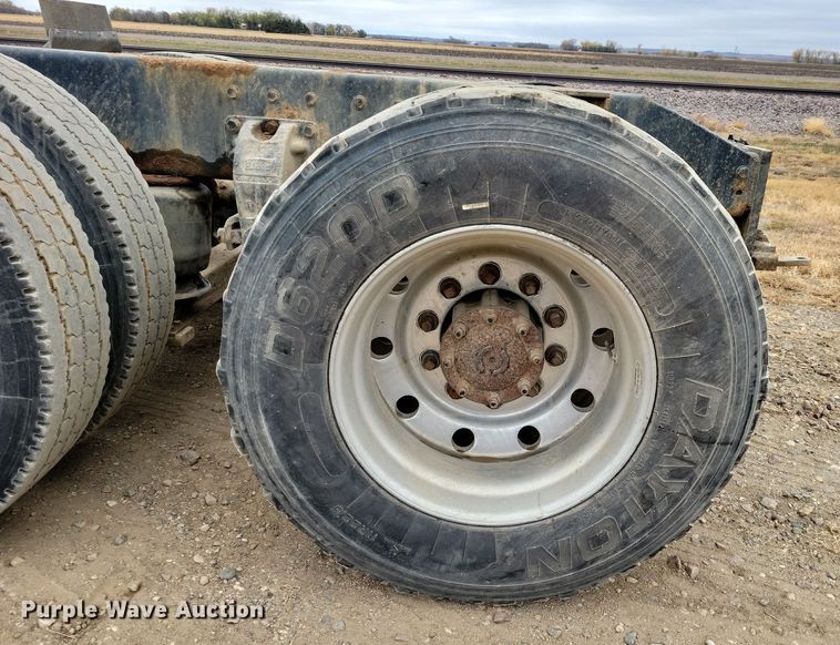 image for item OH9320 1994 Peterbilt 377 truck cab and chassis