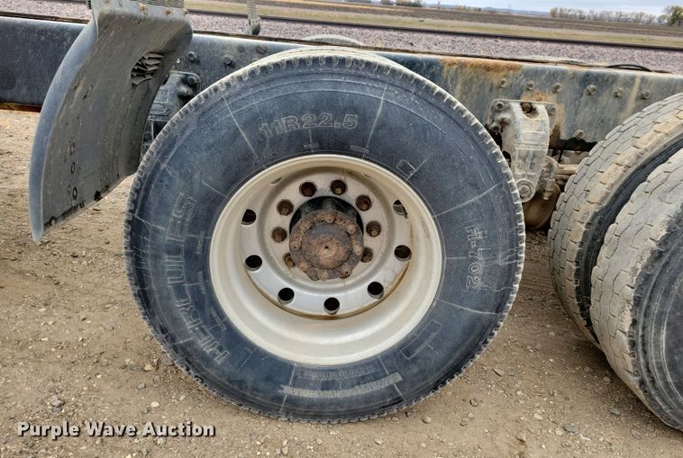 image for item OH9320 1994 Peterbilt 377 truck cab and chassis