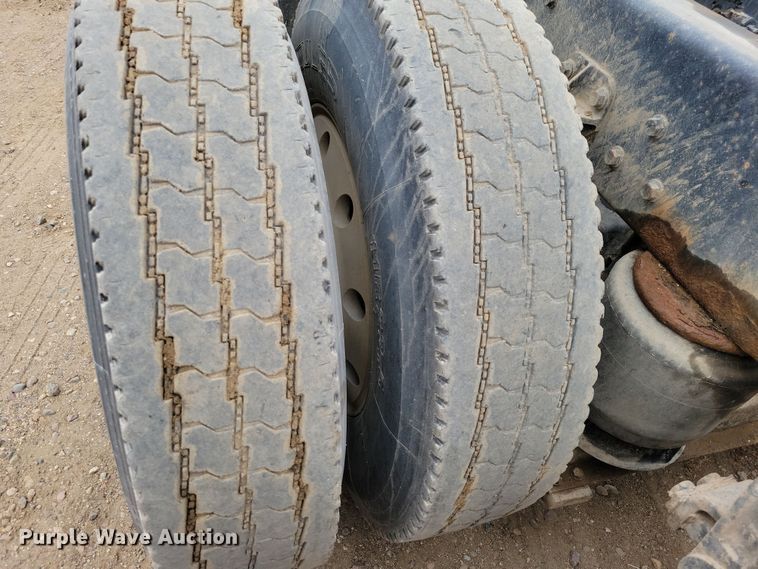 image for item OH9320 1994 Peterbilt 377 truck cab and chassis