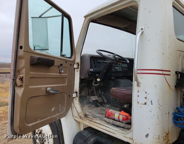 image for item OH9321 1988 International  1955 tank truck