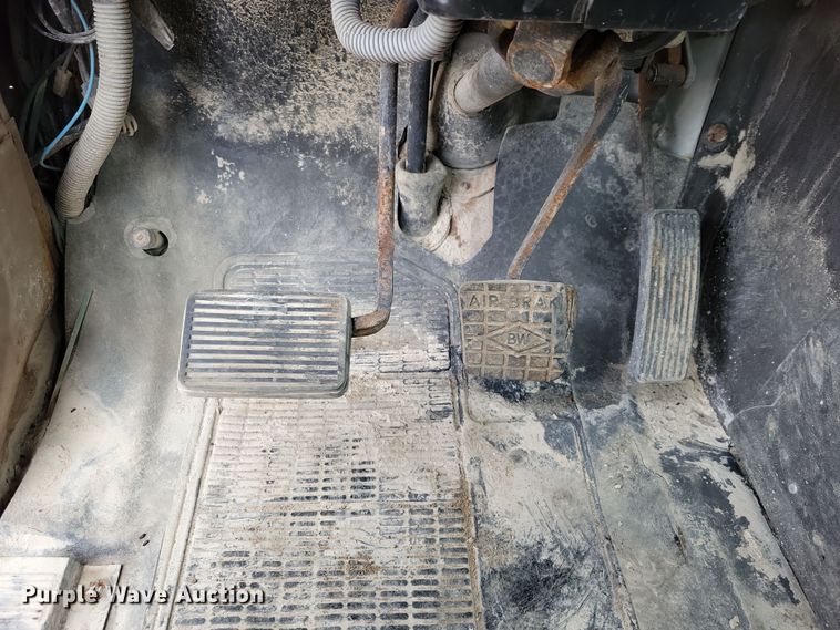 image for item OH9321 1988 International  1955 tank truck