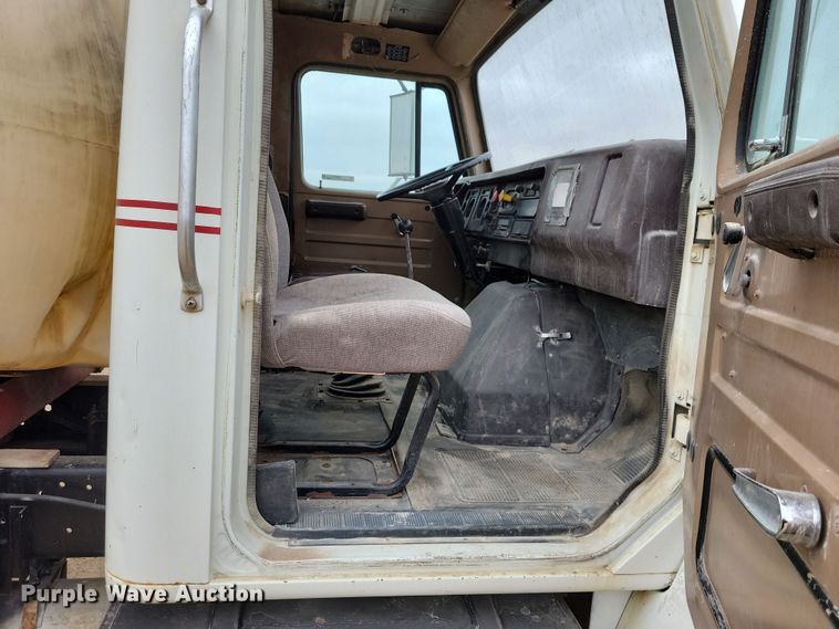 image for item OH9321 1988 International  1955 tank truck