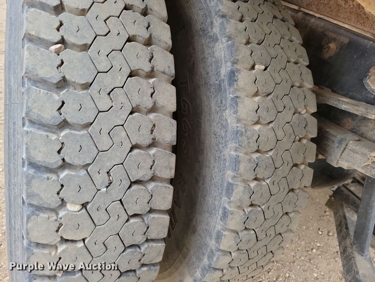 image for item OH9321 1988 International  1955 tank truck