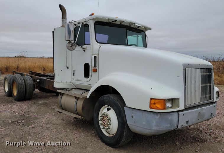 image for item OH9322 1991 International  9400 truck cab and chassis