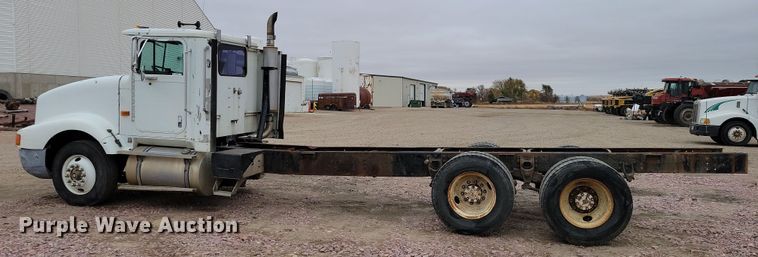 image for item OH9322 1991 International  9400 truck cab and chassis