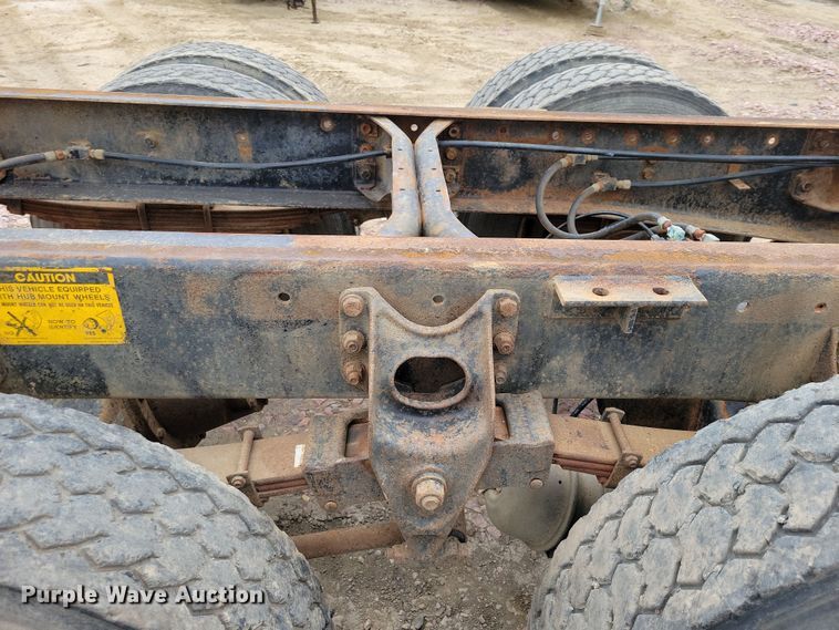 image for item OH9322 1991 International  9400 truck cab and chassis