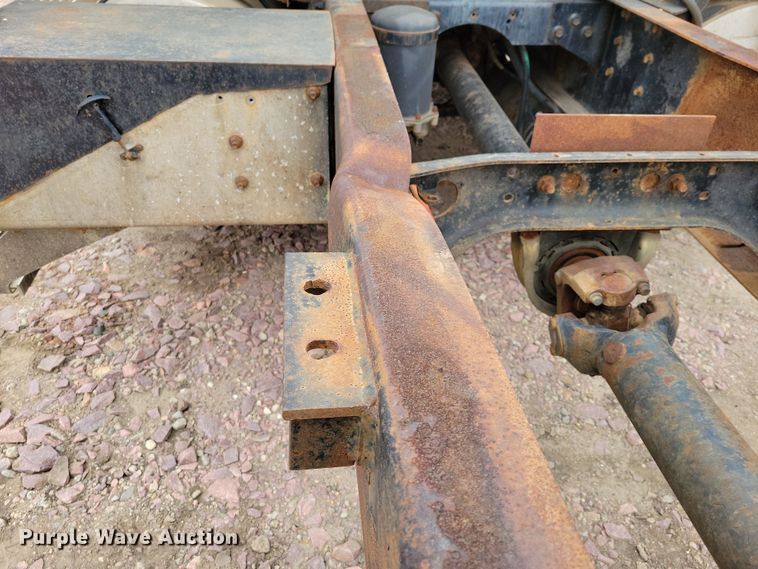 image for item OH9322 1991 International  9400 truck cab and chassis