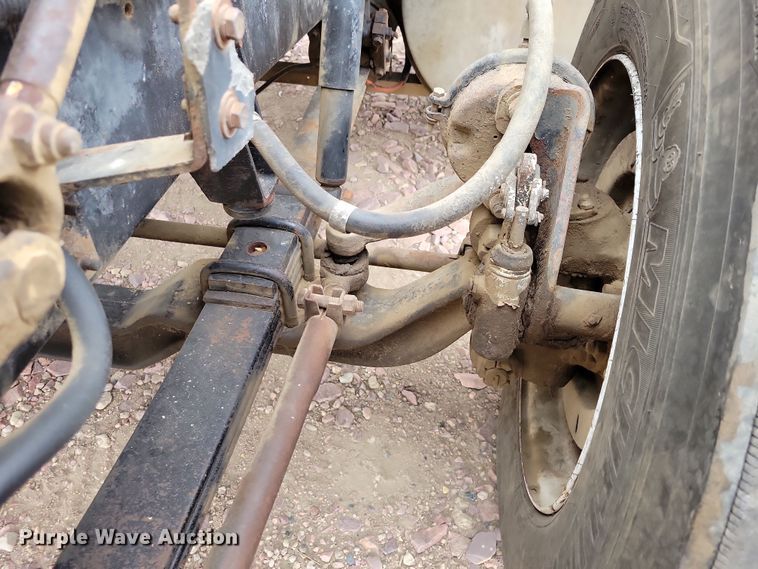 image for item OH9322 1991 International  9400 truck cab and chassis