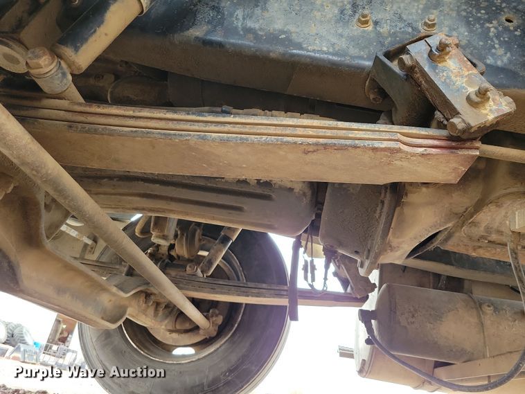 image for item OH9322 1991 International  9400 truck cab and chassis