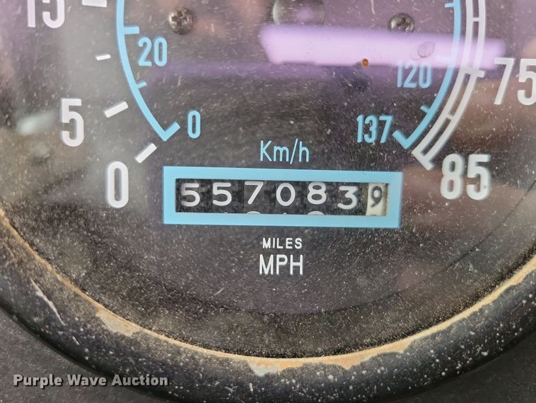 image for item OH9322 1991 International  9400 truck cab and chassis