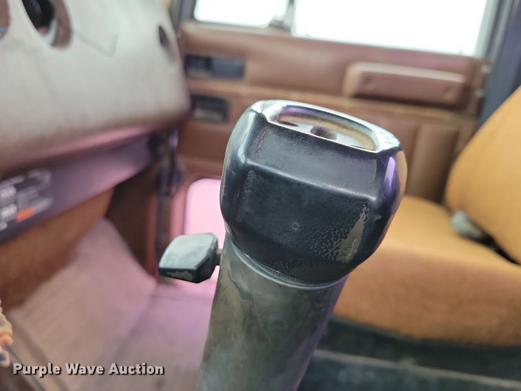 image for item OH9322 1991 International  9400 truck cab and chassis