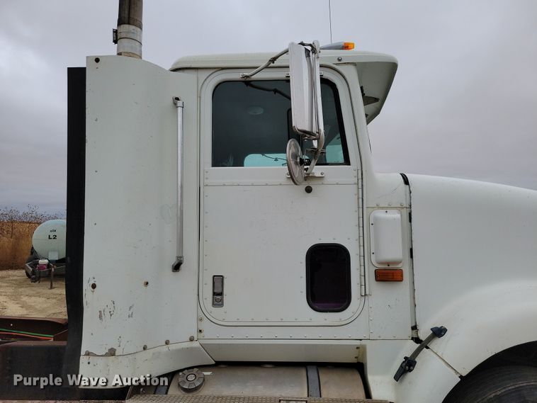 image for item OH9322 1991 International  9400 truck cab and chassis