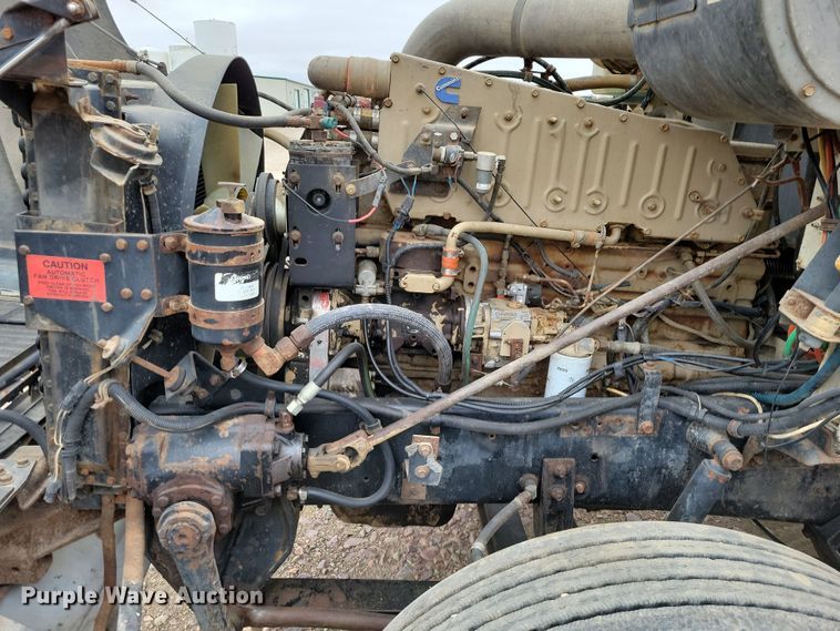 image for item OH9322 1991 International  9400 truck cab and chassis