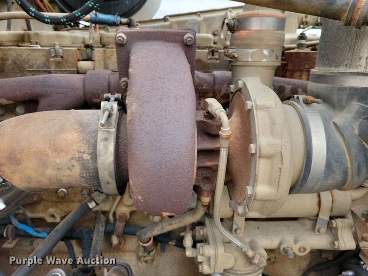 image for item OH9322 1991 International  9400 truck cab and chassis