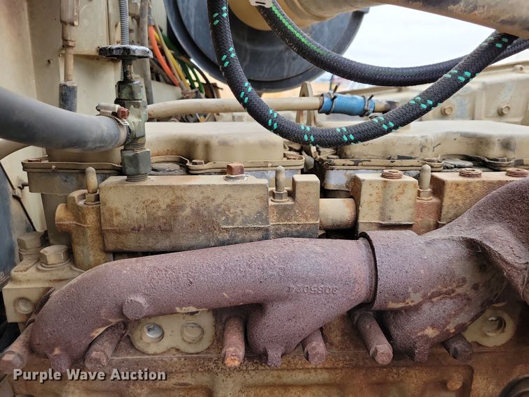 image for item OH9322 1991 International  9400 truck cab and chassis