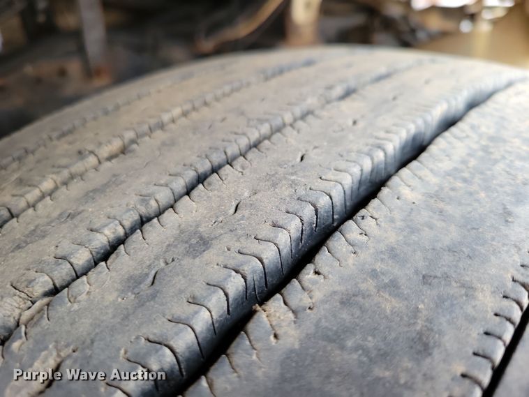 image for item OH9322 1991 International  9400 truck cab and chassis