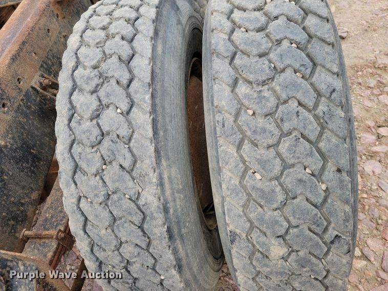 image for item OH9322 1991 International  9400 truck cab and chassis