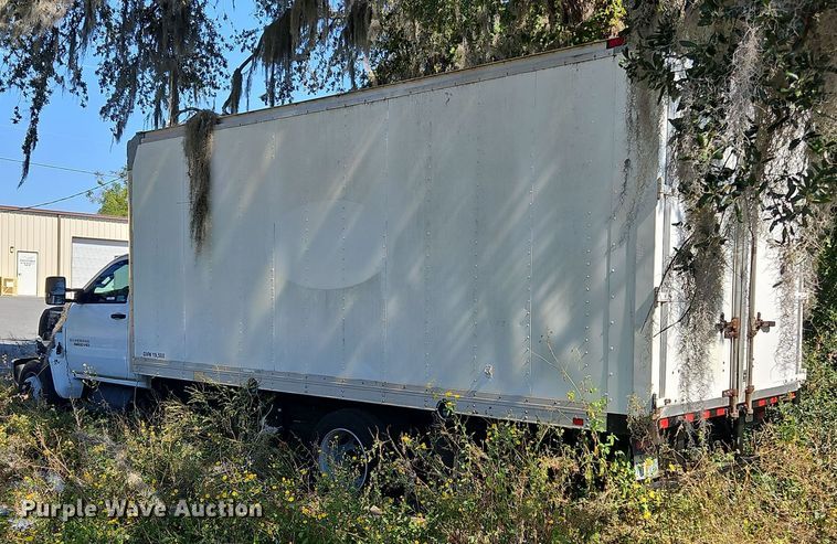 image for item OJ9895 2019 Chevrolet  Silverado 5500 box truck
