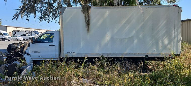 image for item OJ9895 2019 Chevrolet  Silverado 5500 box truck