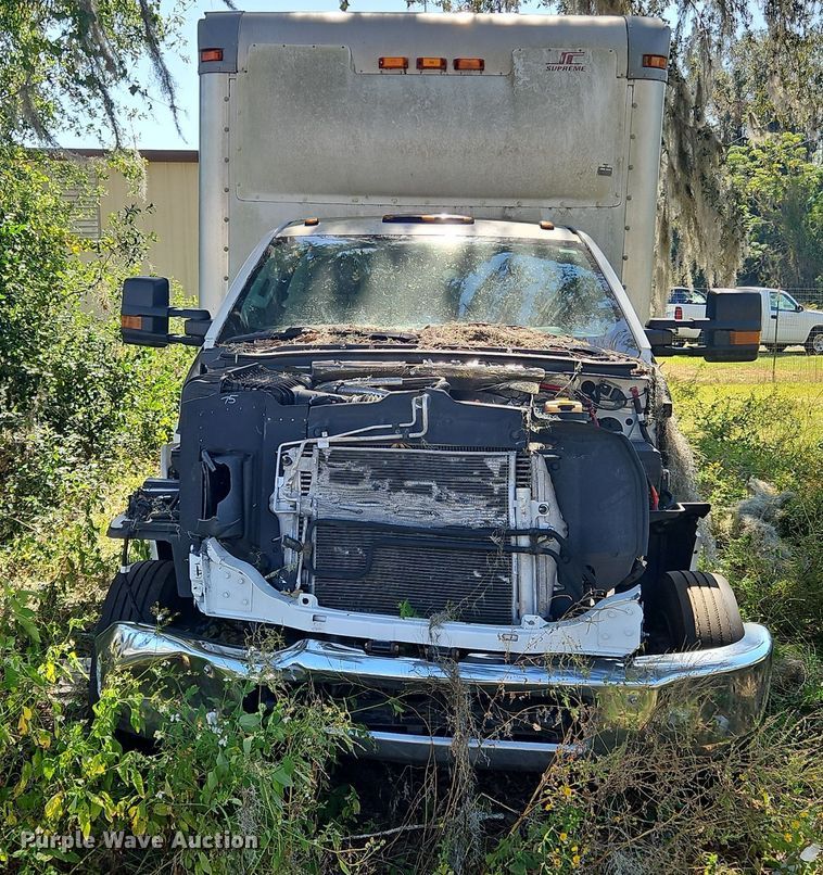 image for item OJ9895 2019 Chevrolet  Silverado 5500 box truck