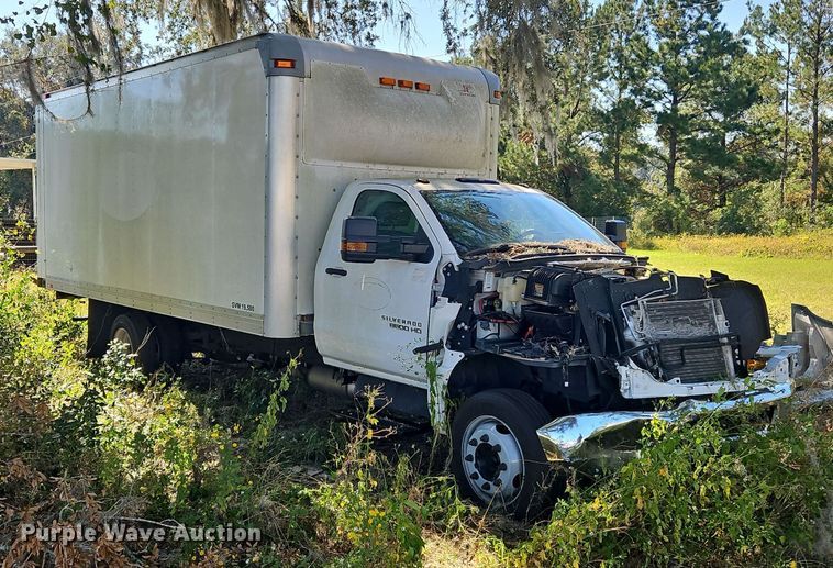 image for item OJ9895 2019 Chevrolet  Silverado 5500 box truck