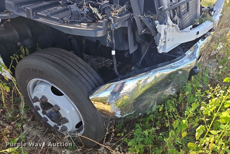 image for item OJ9895 2019 Chevrolet  Silverado 5500 box truck