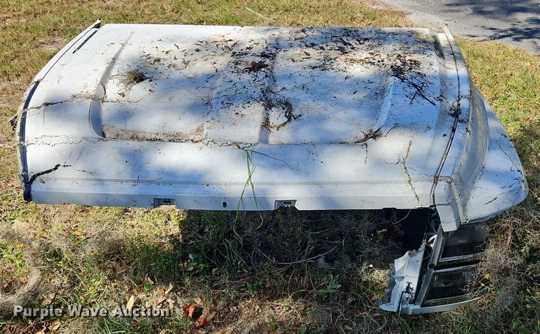 image for item OJ9895 2019 Chevrolet  Silverado 5500 box truck