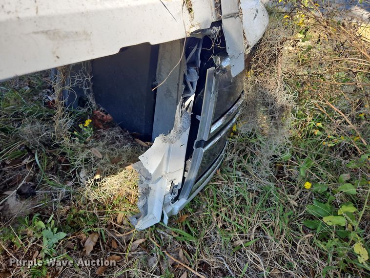 image for item OJ9895 2019 Chevrolet  Silverado 5500 box truck