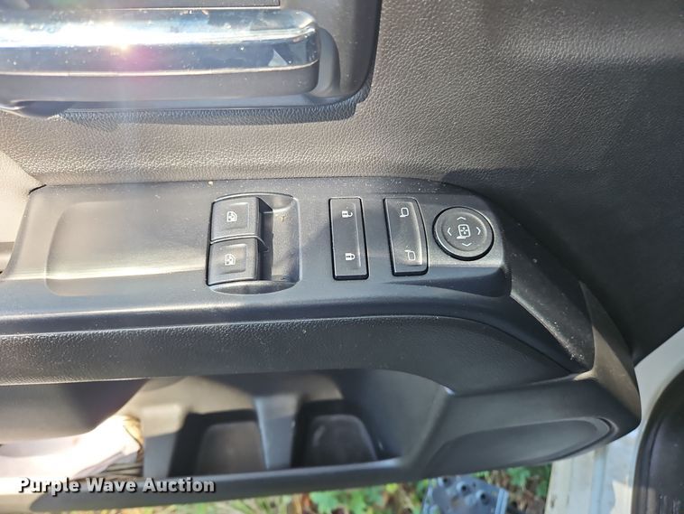 image for item OJ9895 2019 Chevrolet  Silverado 5500 box truck