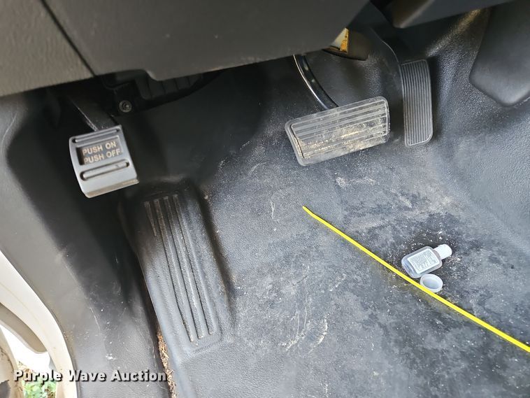 image for item OJ9895 2019 Chevrolet  Silverado 5500 box truck