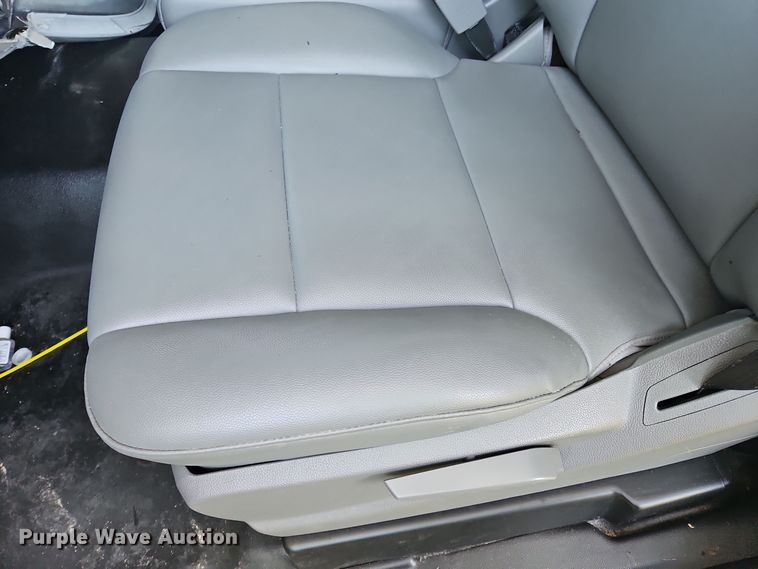 image for item OJ9895 2019 Chevrolet  Silverado 5500 box truck