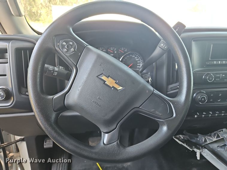 image for item OJ9895 2019 Chevrolet  Silverado 5500 box truck